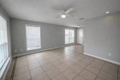 Main picture of 1105 E Austin Ave