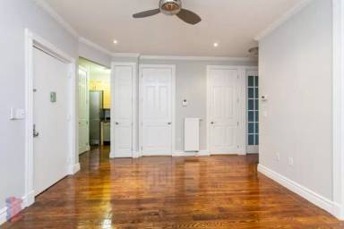 Main picture of 338 E 8th St