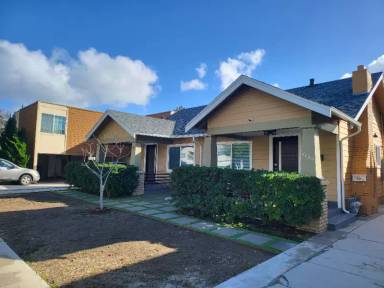 Main picture of 1130 E Doran St