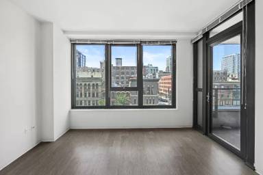 Main picture of 152 W Superior St