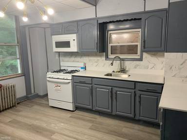 Main picture of 102 Bayview Ave