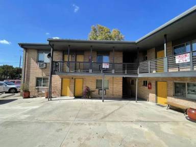 Main picture of 4811 Oakland St