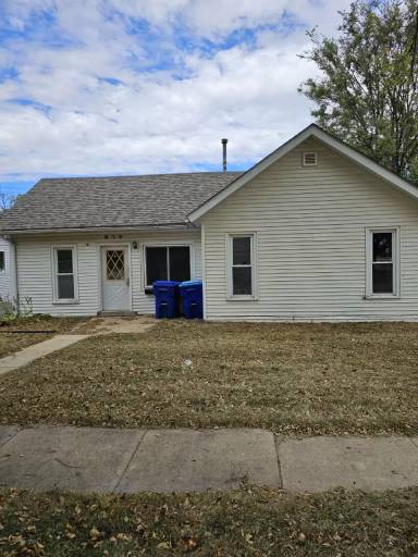 Main picture of 619 1st St NE