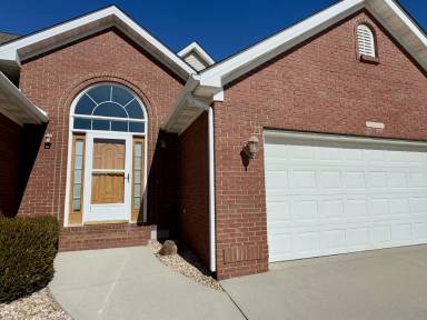 Main picture of 75 E Saddlebrook Dr