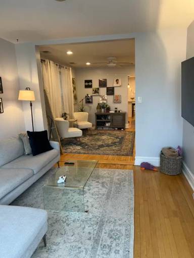 Main picture of 2215 W Melrose St