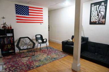 Main picture of 409 Marlborough St