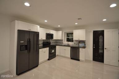 Main picture of 204 Grove Ave