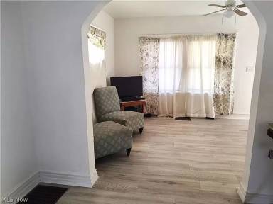 Main picture of 3432 W 91st St