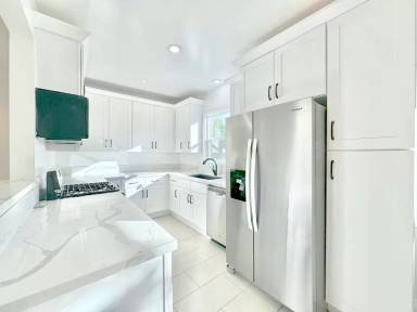 Main picture of 333 N Oakhurst Dr
