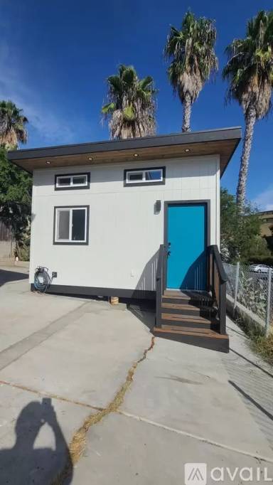 Main picture of 3763 Winona Ave