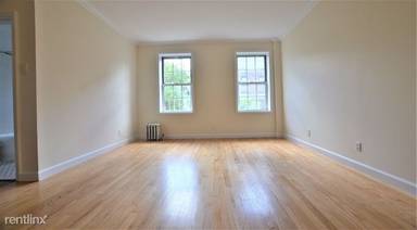 Main picture of 117 W 13th St