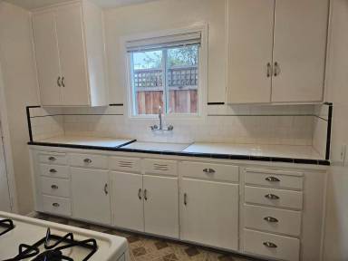 Main picture of 882 Middle Ave
