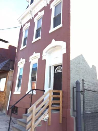 Main picture of 741 N 10th St