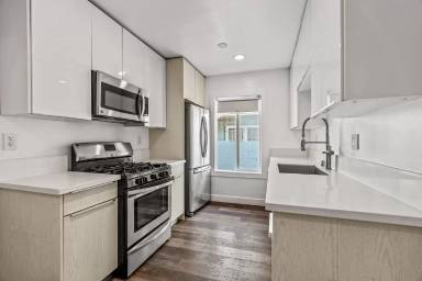 Main picture of 2730 Raymond Ave