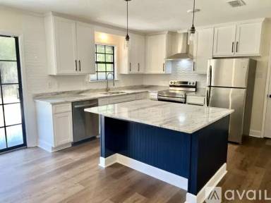 Main picture of 1208 King Henry Dr