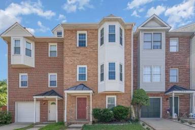 Main picture of 204 Barrie Pl