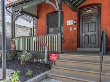 Main picture of 3914 Sansom St