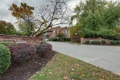 Main picture of 100 Matthew Ln