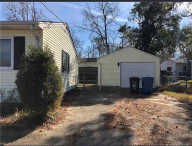 Main picture of 4521 Clyde St