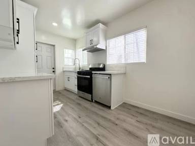 Main picture of 4800 Fountain Ave