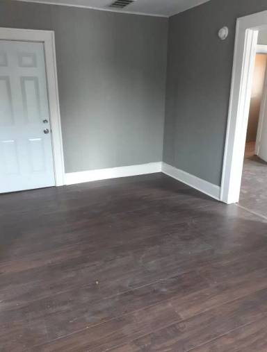 Main picture of 215 1/2 S Madison Ave