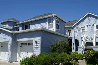 Main picture of 17 Mariners Cir