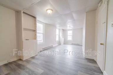 Main picture of 218 N 2nd St