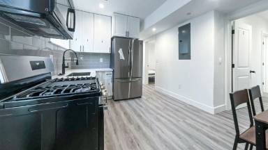 Main picture of 1426 W 38th St