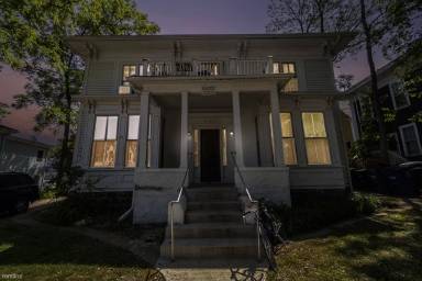 Main picture of 410 N State St