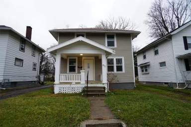 Main picture of 2925 Holton Ave