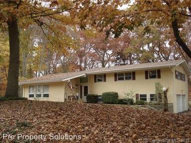 Main picture of 12 Boxwood Ln