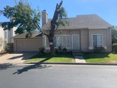 Main picture of 825 Oakwood Way