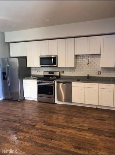 Main picture of 66 E 48th St