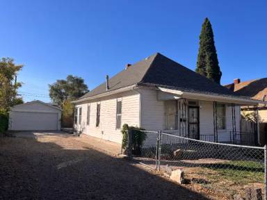 Main picture of 1022 E 7th St