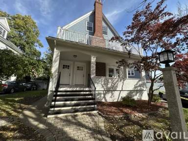 Main picture of 35 Oak Ave
