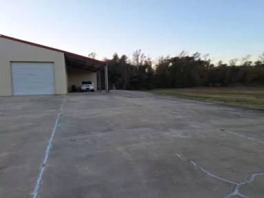 Main picture of 10452 Highway 384