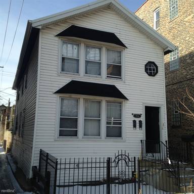 Main picture of 908 S Miller St