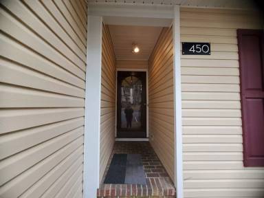 Main picture of 450 Lands End Rd