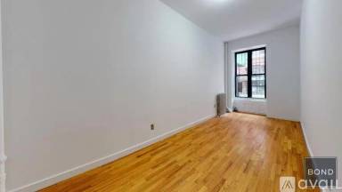 Main picture of 158 W 15th St