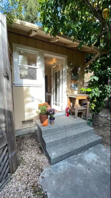 Main picture of 1292 Glenn St