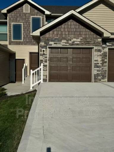 Main picture of 5906 NW 88th St