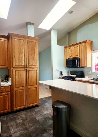 Main picture of 5835 Adelaide Ave