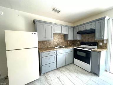 Main picture of 621 S 6th Ave