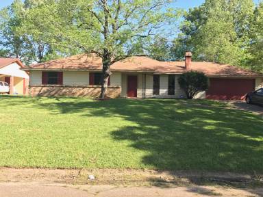 Main picture of 140 Elmwood Pl