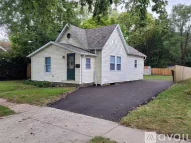 Main picture of 109 Moore St