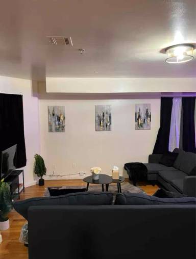 Main picture of 372 Grove St
