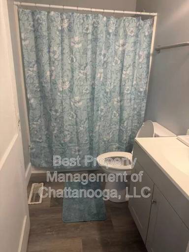 Main picture of 4802 Oakland Ave