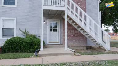Main picture of Colonial Oaks Condominums