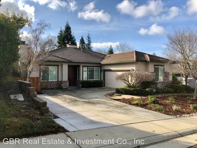 Main picture of 905 Palmer Cir