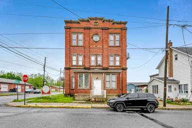 Main picture of 100 W High St